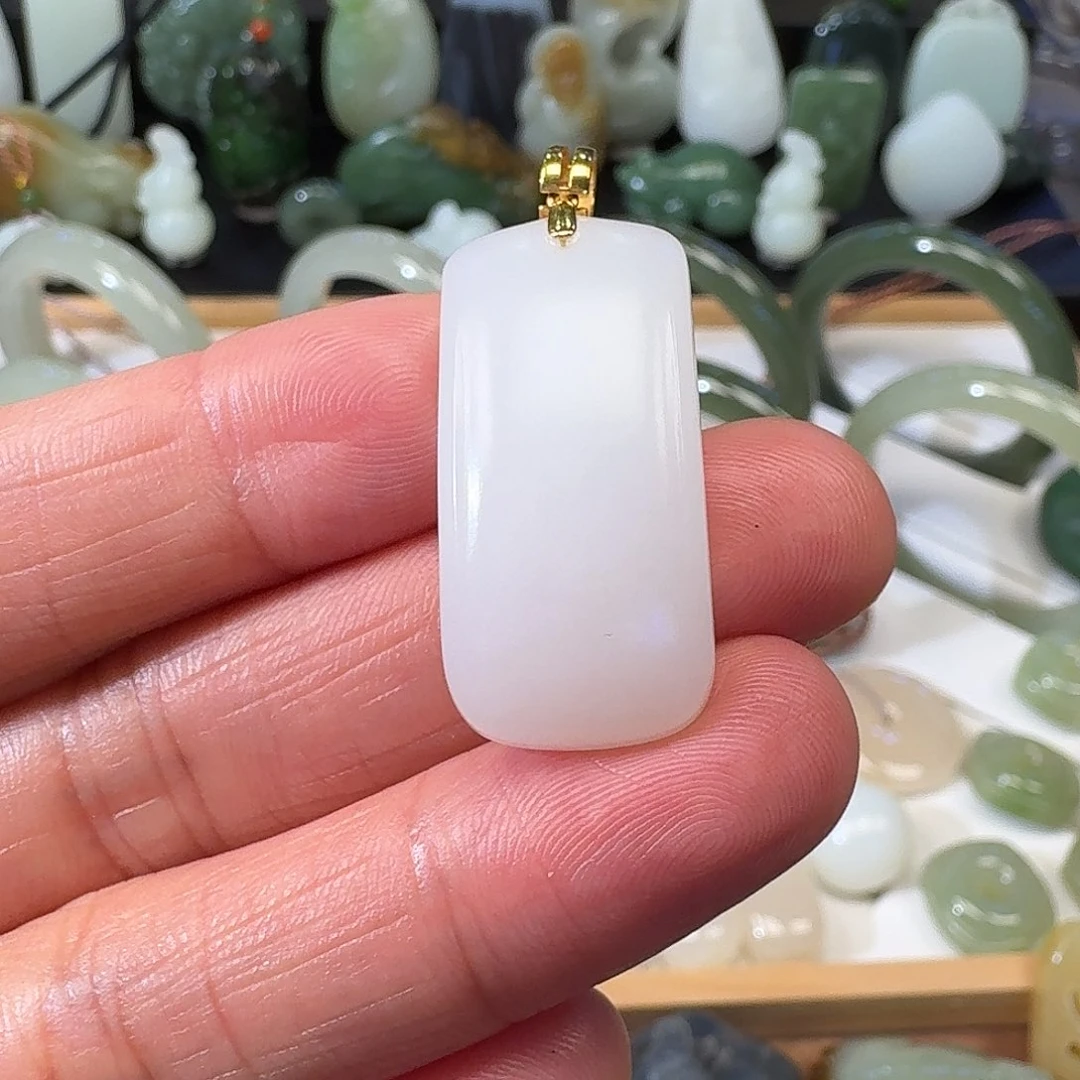 和田玉18K金镶嵌颈饰