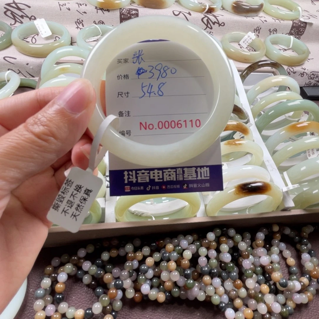和田玉手镯未镶嵌张**张