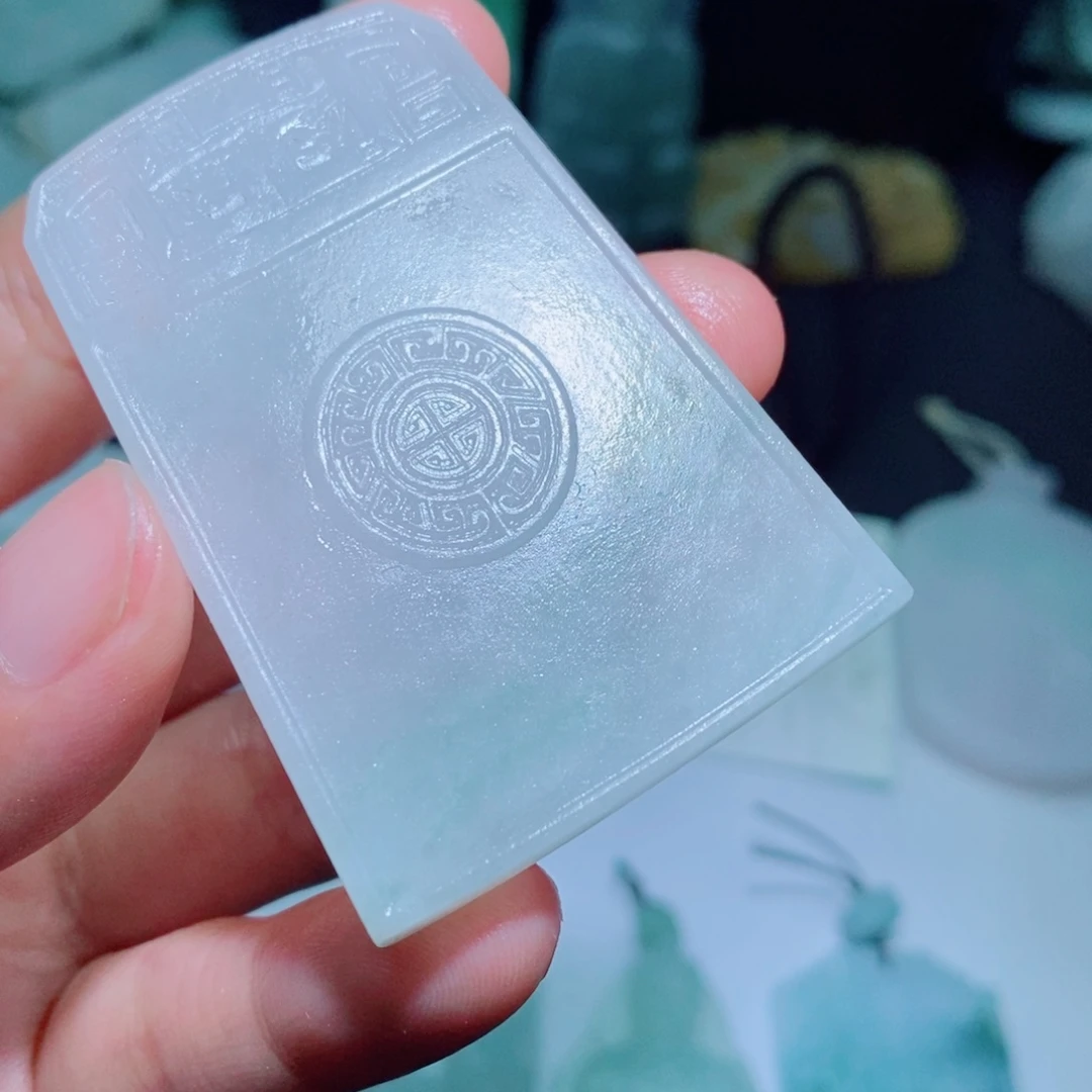 定制翡翠未镶嵌吊坠