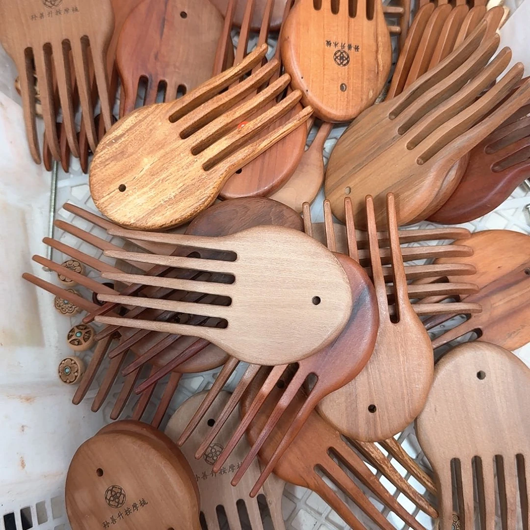 梨木章鱼梳子瑕疵