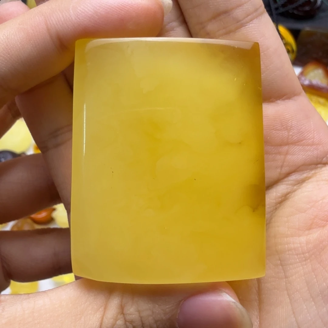 蜜蜡未镶嵌珠宝奇石