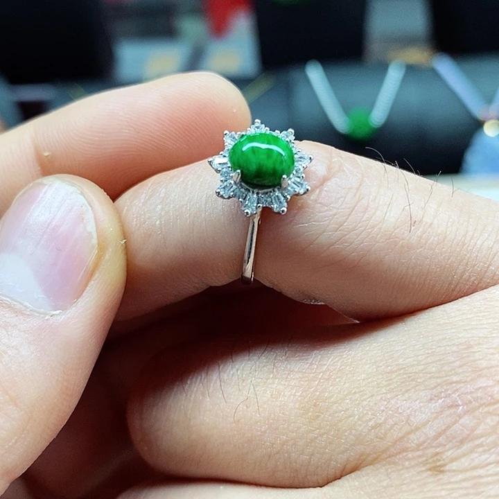 翡翠颈饰未镶嵌戒指