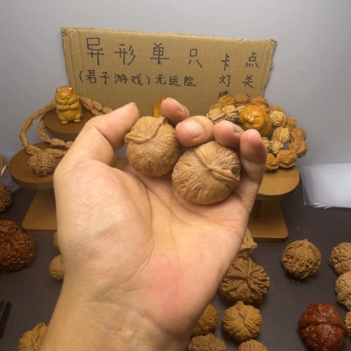 X***来桃核吊坠元宝兔子送一只