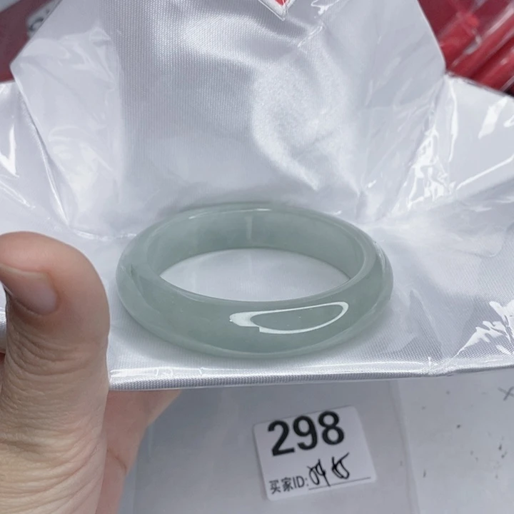 翡翠未镶嵌手镯一图一物实物为准（微瑕处理）