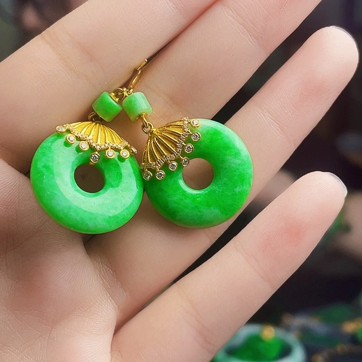 翡翠18K金镶嵌颈饰多样性