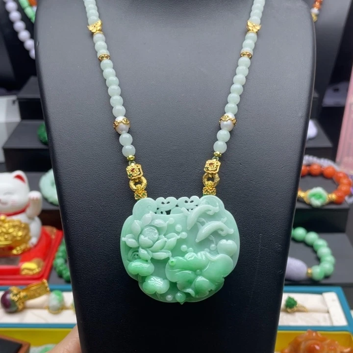 翡翠未镶嵌颈饰翡翠荷叶