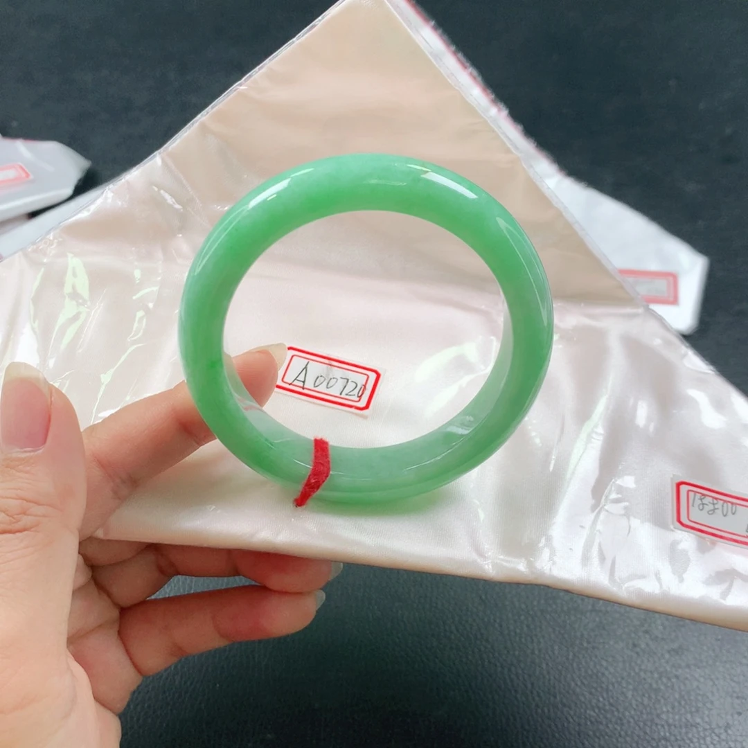 翡翠手镯未镶嵌03。
