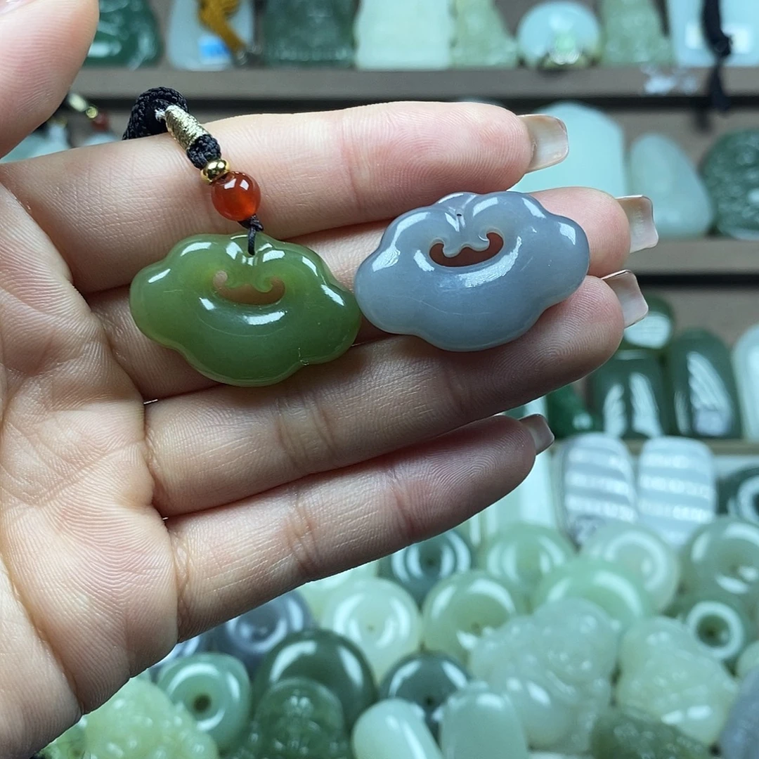 和田玉未镶嵌颈饰祥云锁