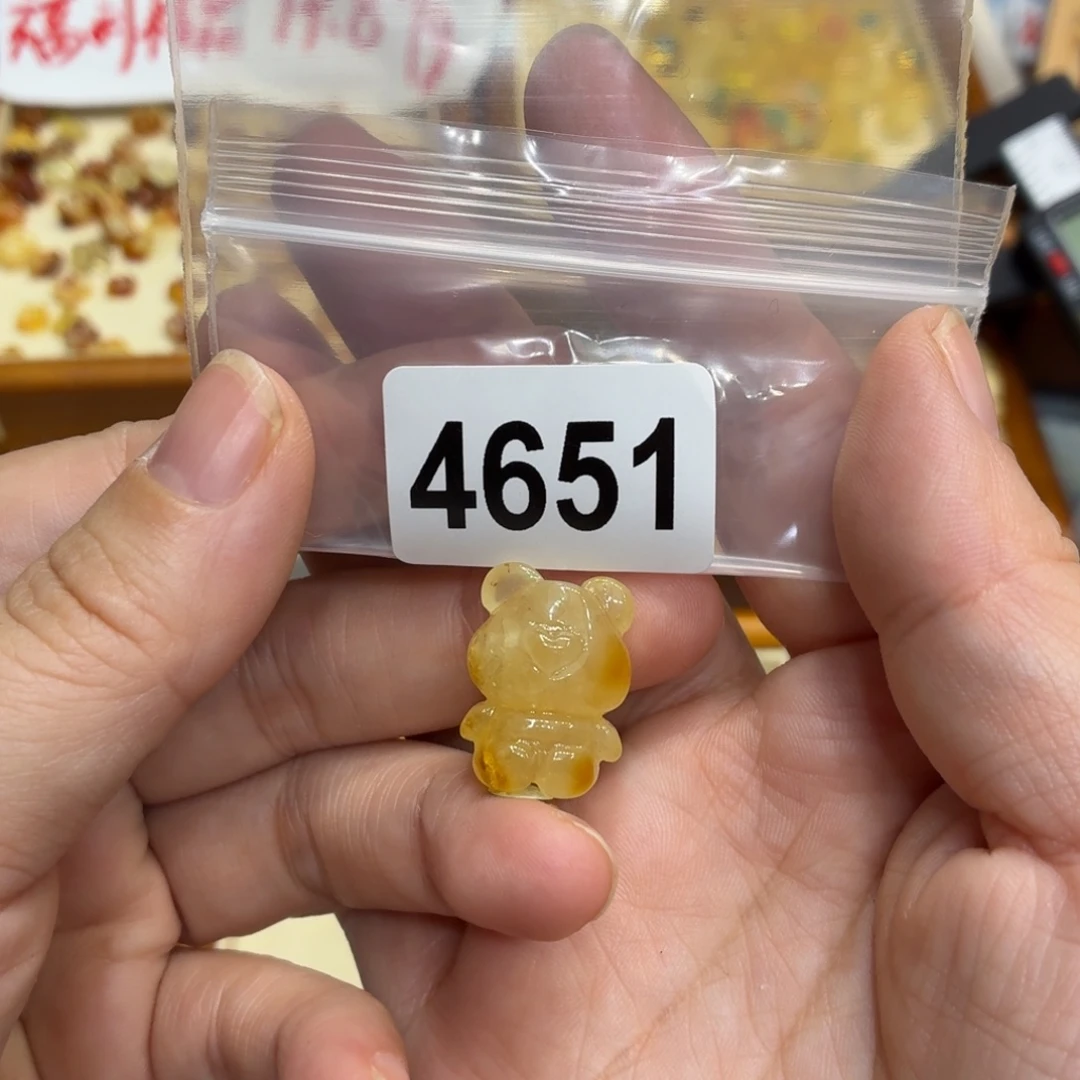 黄****琥珀未镶嵌珠宝奇石