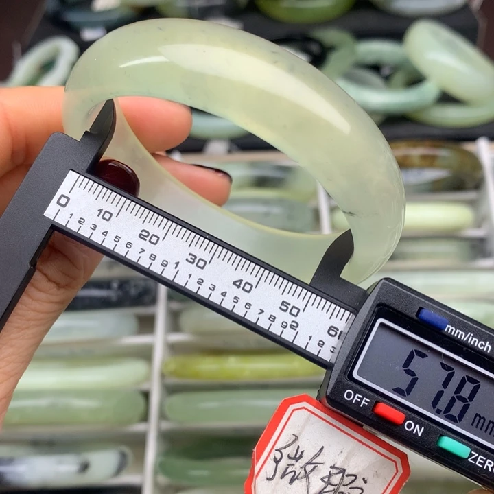 蛇纹石玉未镶嵌手镯595