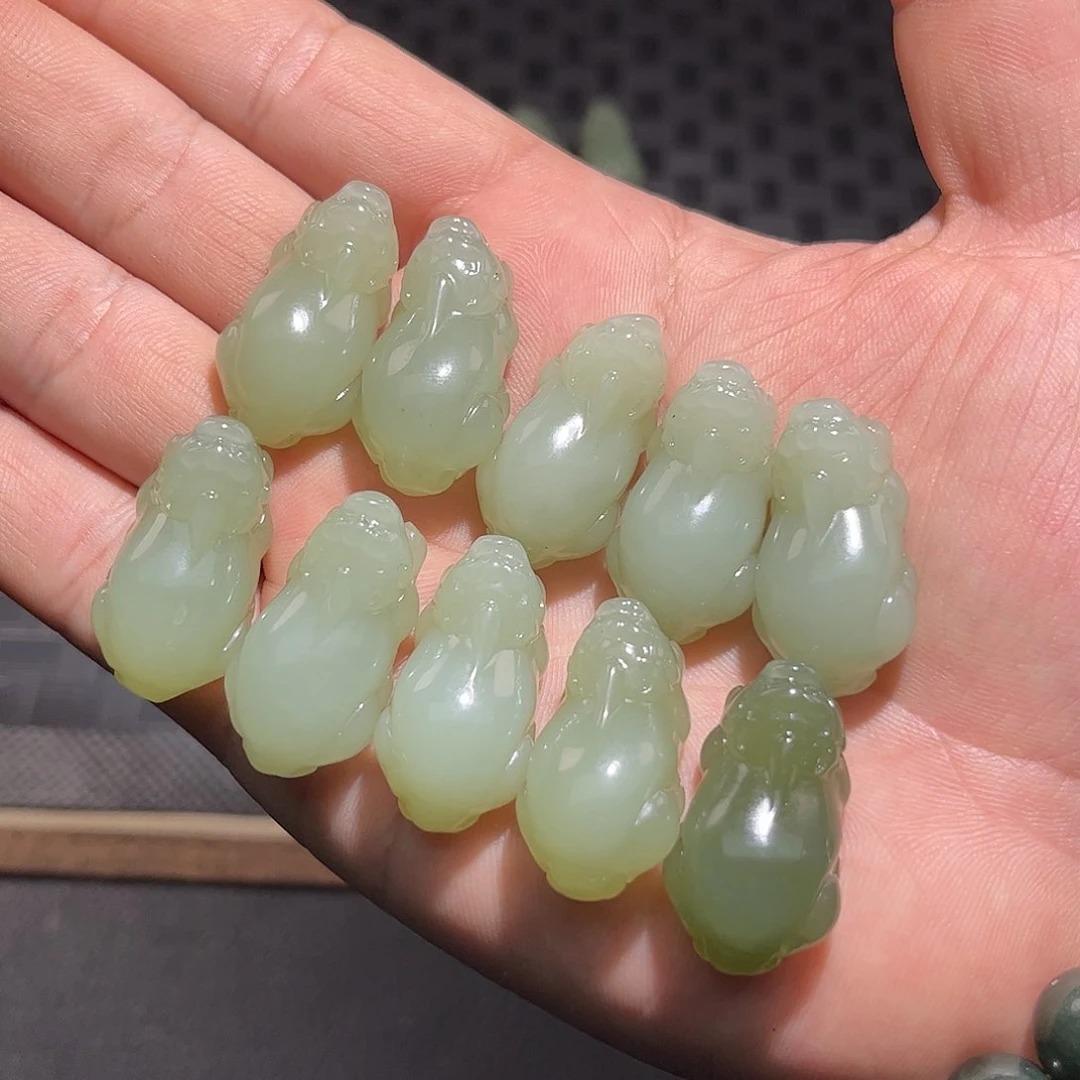 和田玉和田玉钢板料貔貅挂件纯天然未镶嵌