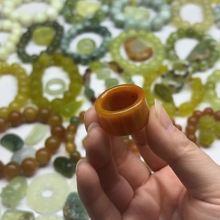 蛇纹石玉扳指未镶嵌