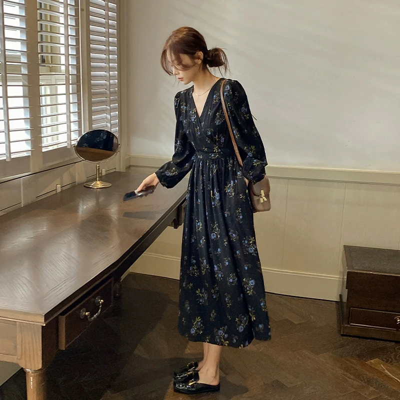 春秋季新款复古收腰雪纺V领显瘦长袖碎花连衣裙女高级感长款裙子