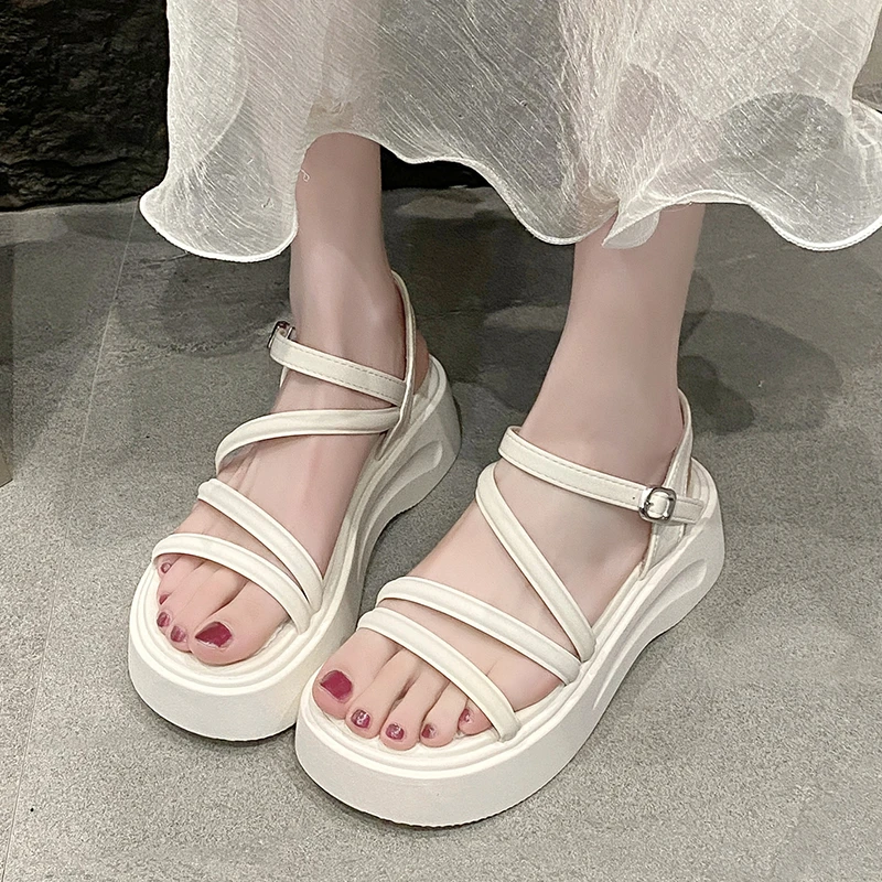 法式厚底凉鞋女夏季外穿时尚2025超火新款配裙子外出韩系罗马鞋