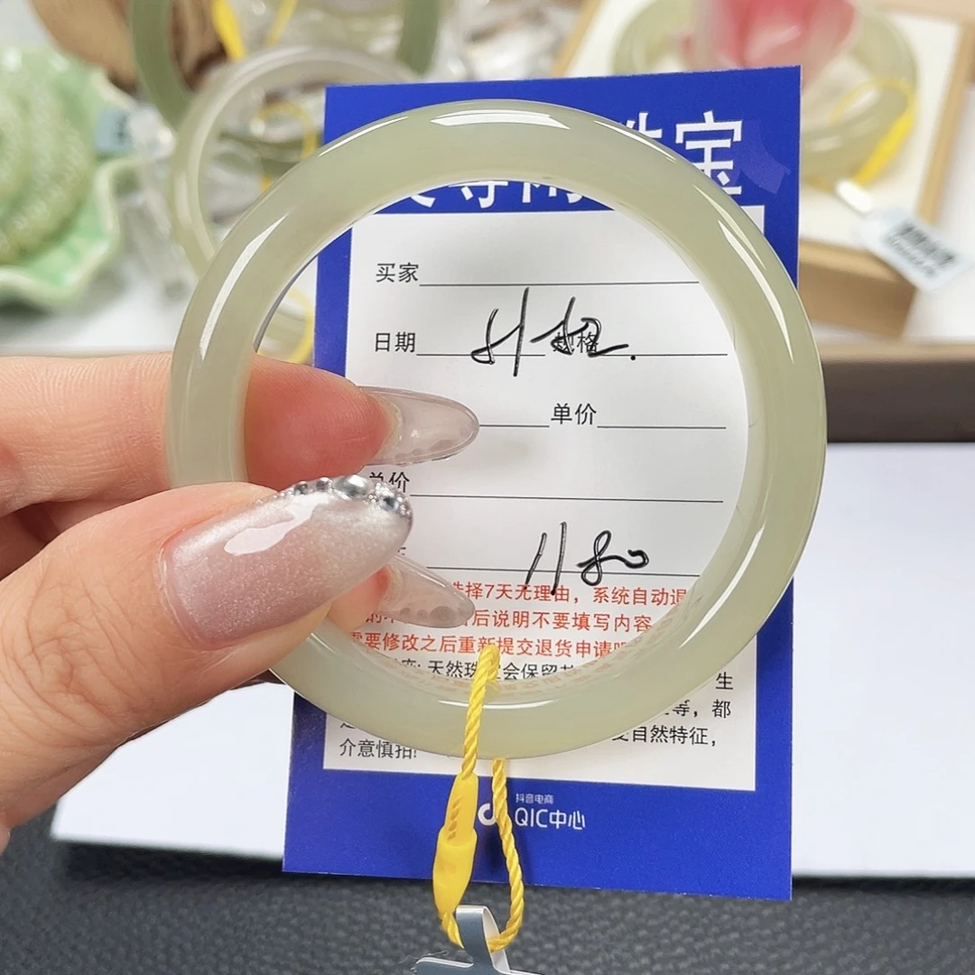 和田玉未镶嵌手镯