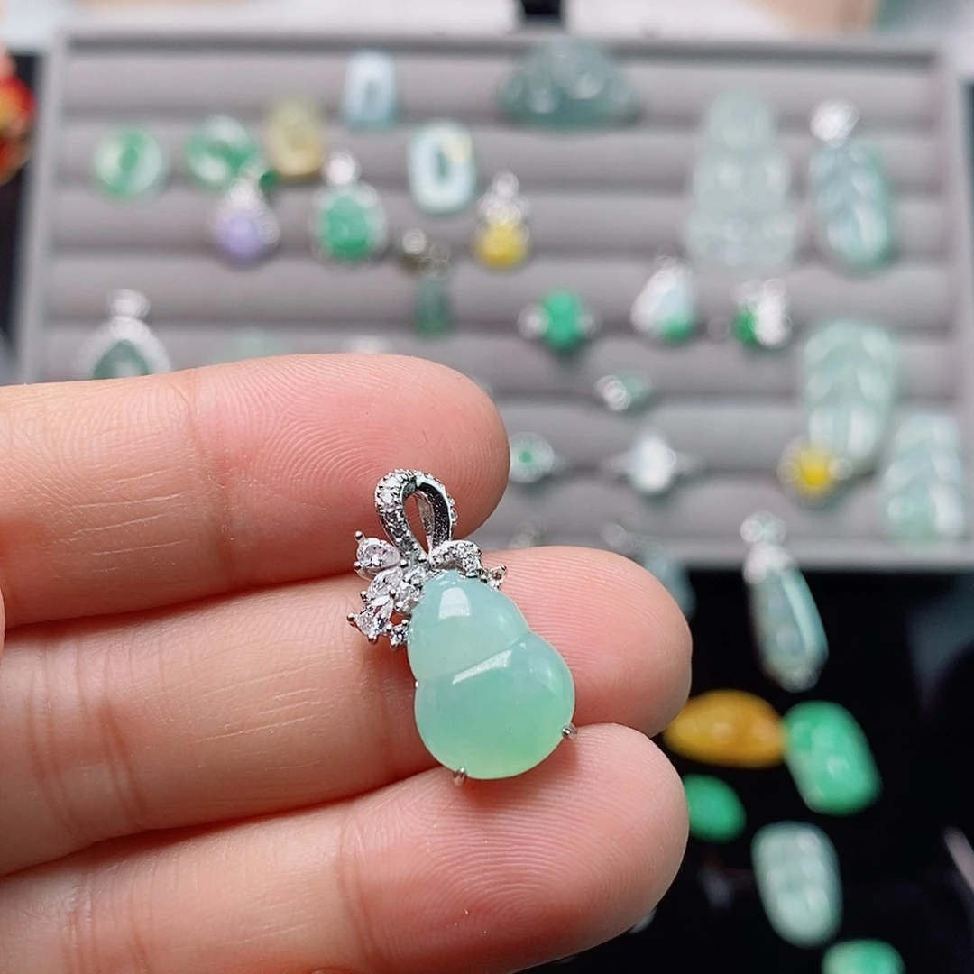 翡翠银S925镶嵌颈饰葫芦