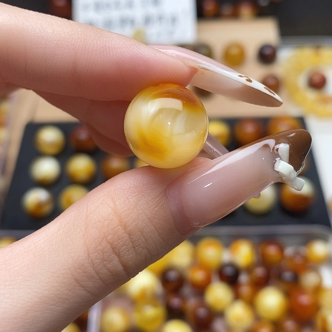 乌***钻虫珀未镶嵌裸石蜜蜡