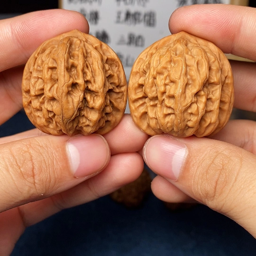 文玩核桃吊坠九龙