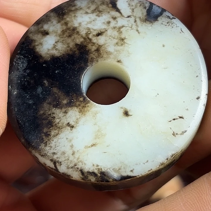 虎***下和田玉未镶嵌挂件