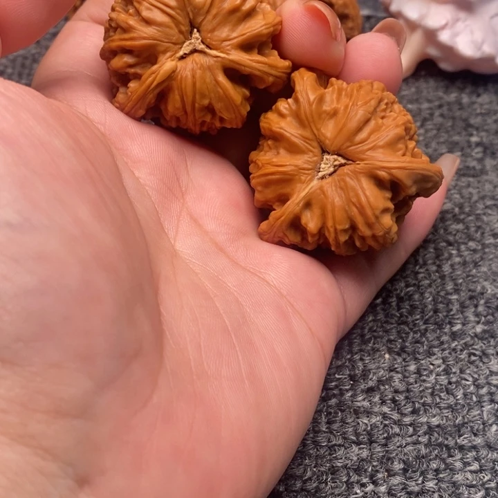 秋***蚱文玩核桃吊坠白狮子