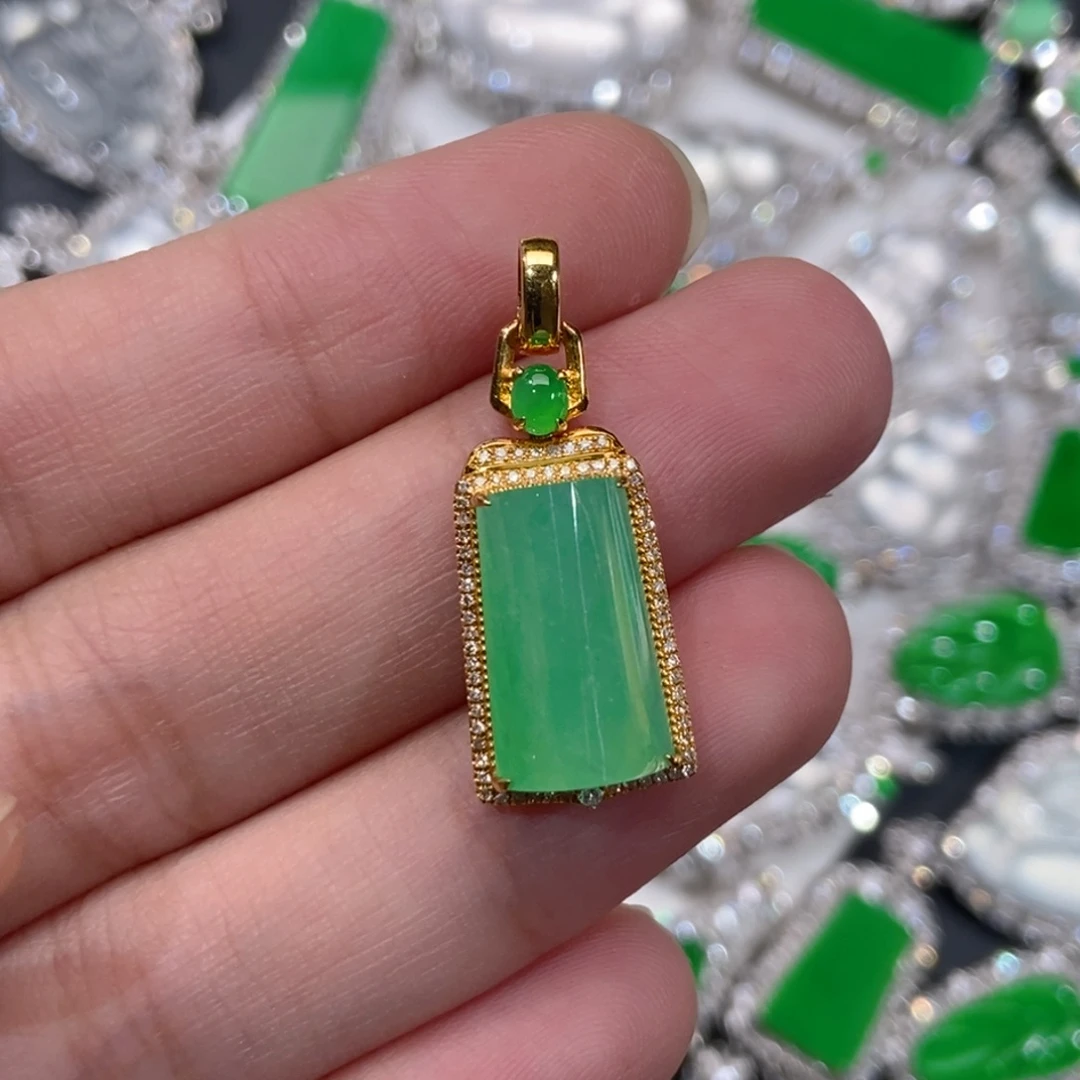 翡翠18K金镶嵌颈饰天然缅甸A货翡翠