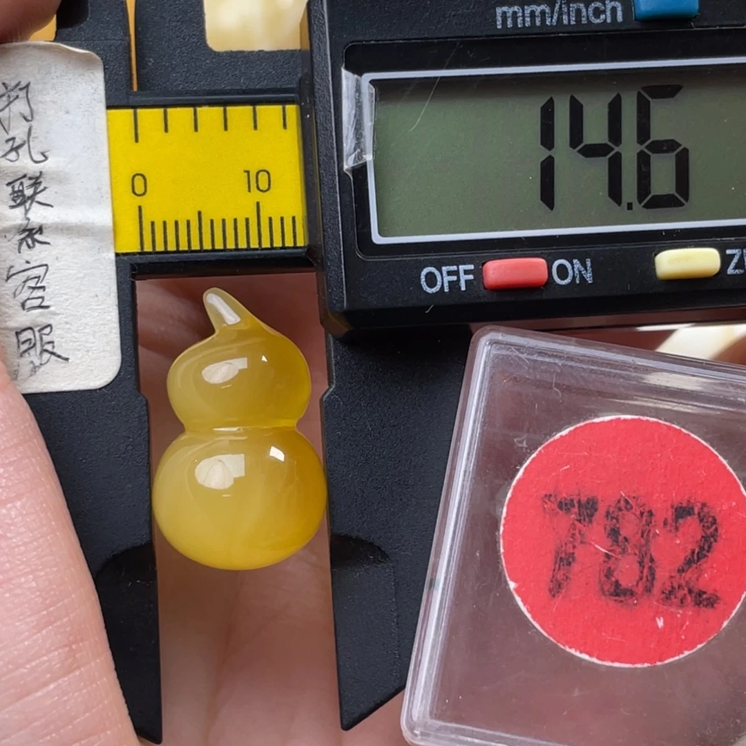 蜜蜡未镶嵌珠宝奇石