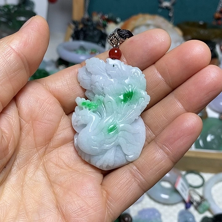 翡翠未镶嵌吊坠(赠链)