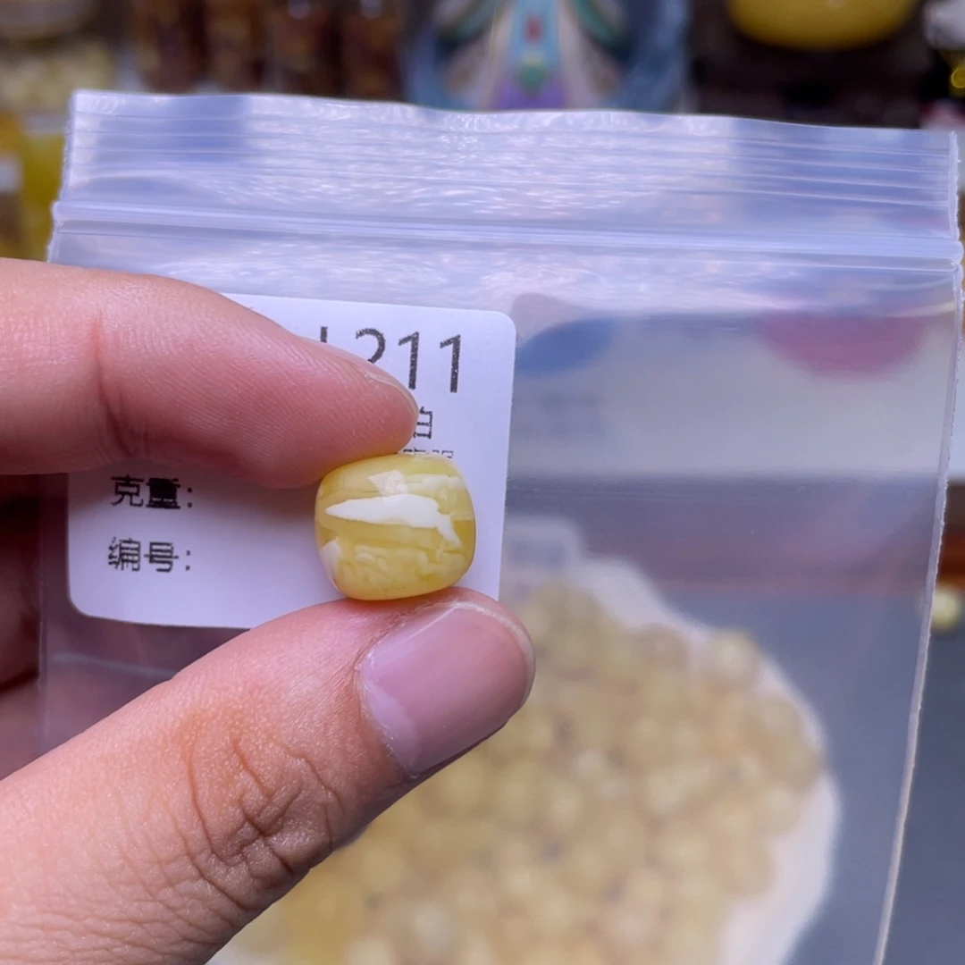 未镶嵌琥珀珠宝奇石