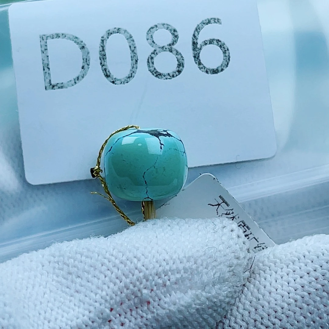 8***乐绿松石未镶嵌珠宝奇石