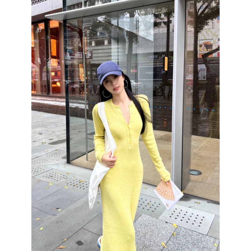 性感辣妹氛围感秋冬长袖包臀修身连衣裙设计感黄色显白内搭裙子女