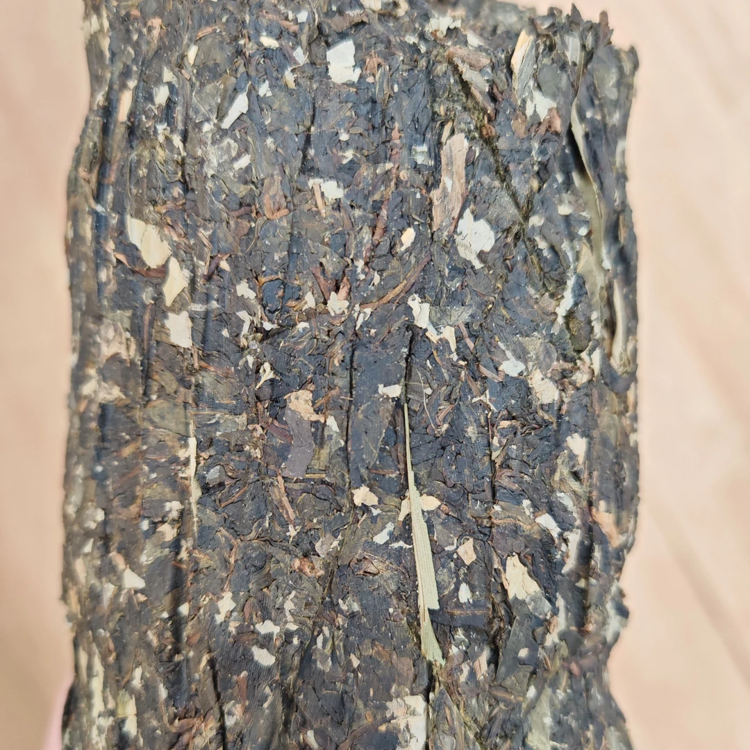 安化黑茶春季一级原料 2017年荷香百两2025年砍开包装