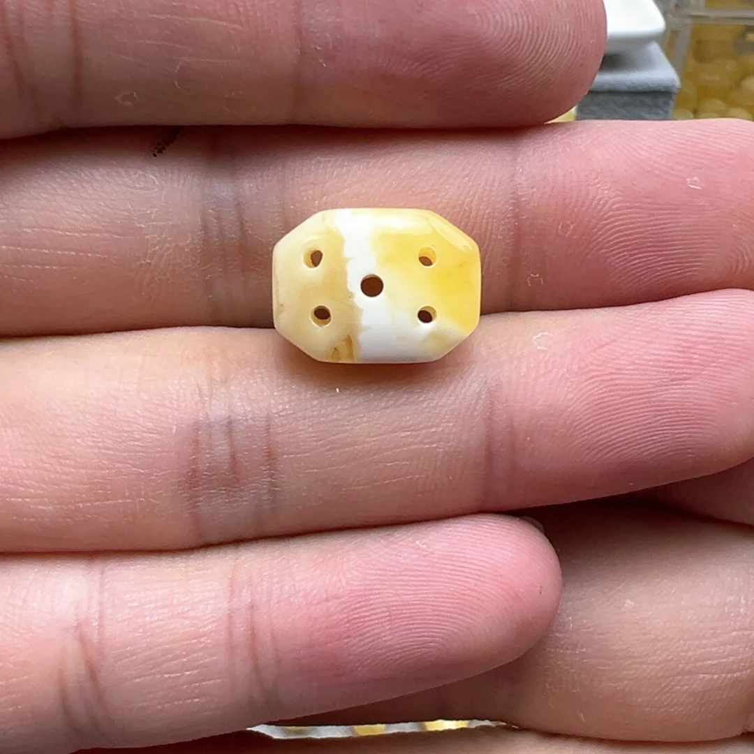 琥珀裸石未镶嵌H**g蜜蜡