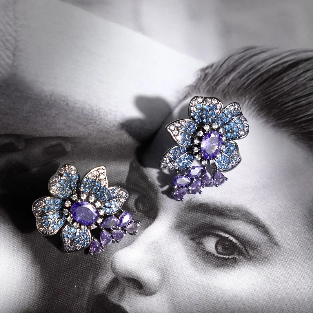 铜合金锆石耳饰 复古蓝色五瓣花密镶尖尖轻奢高级耳钉L0285