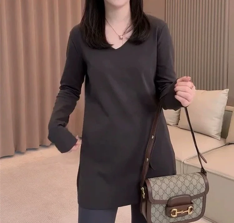 时尚T恤女2025秋冬洋气减龄设计感显瘦百搭中长款v领打底衫上衣潮