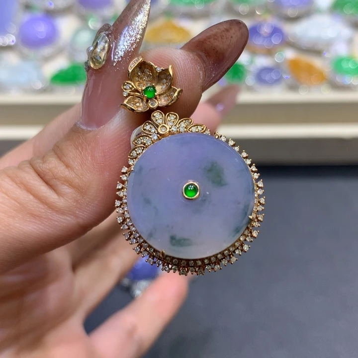 翡翠颈饰18K金镶嵌翡翠