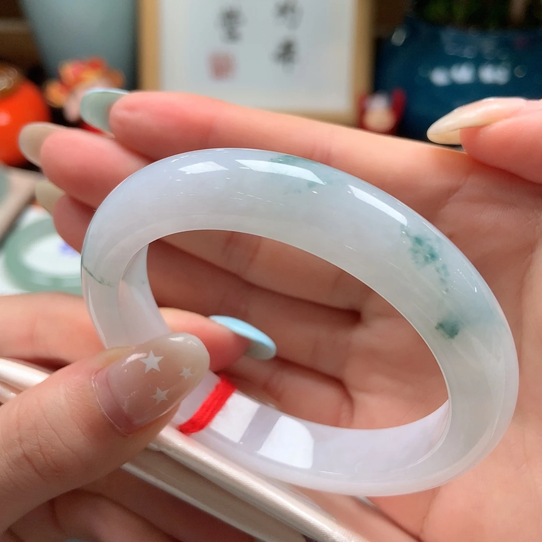 翡翠未镶嵌手镯牛奶底飘花零毛孔36号