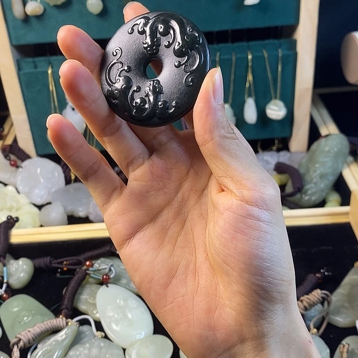 和田玉未镶嵌吊坠(赠链)