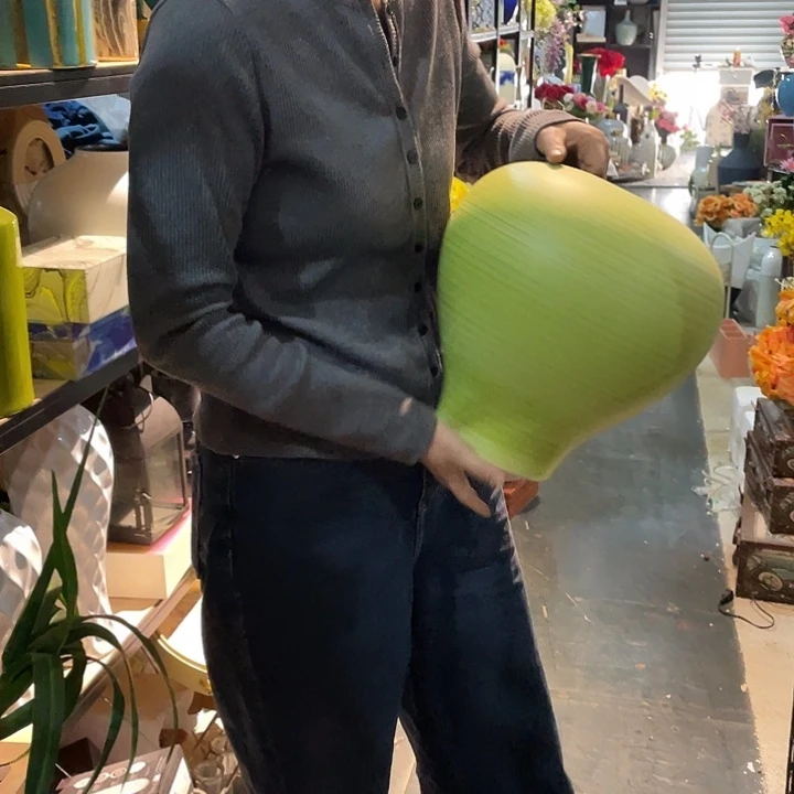 陶瓷花瓶，茶杯茶具。