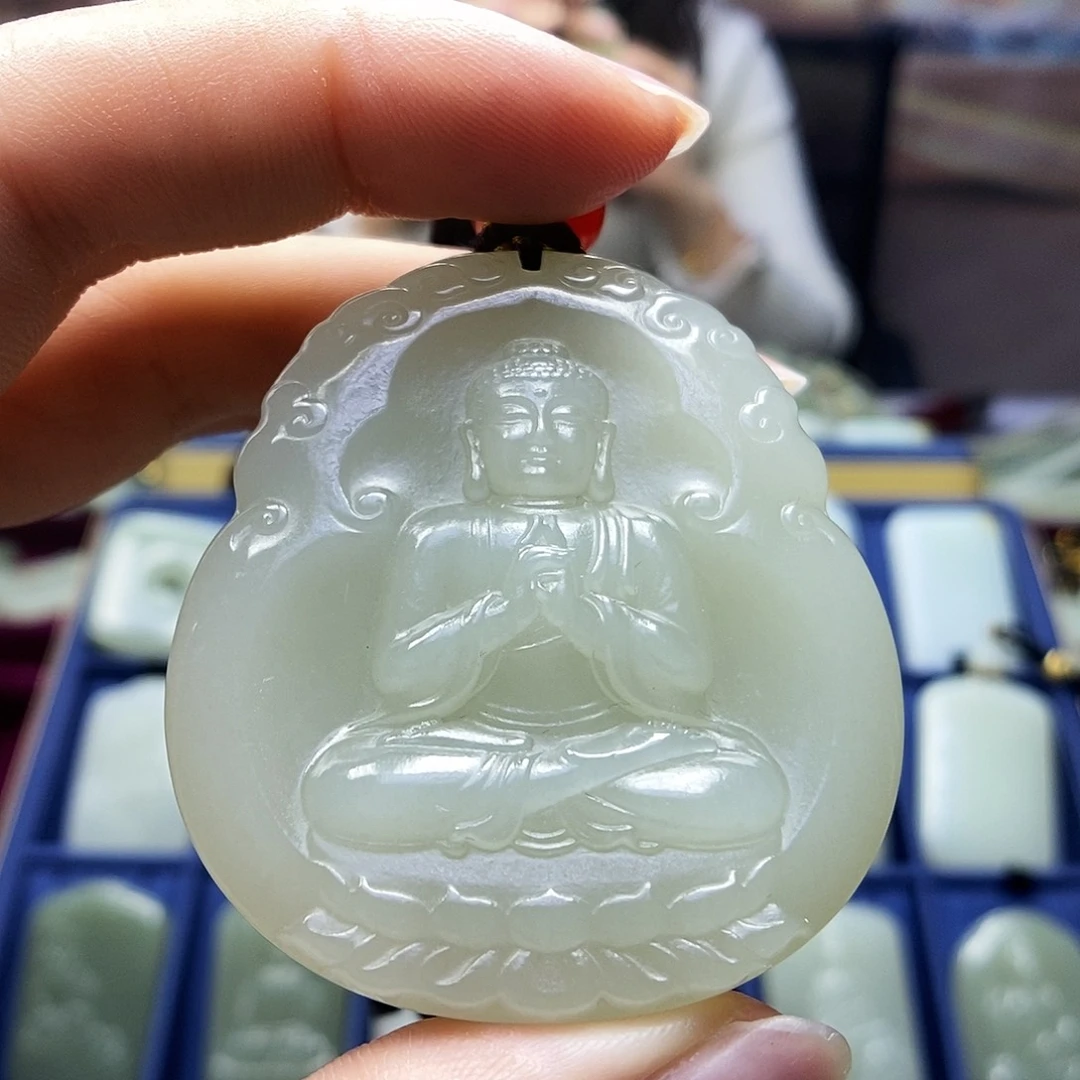 和田玉颈饰未镶嵌掌*师