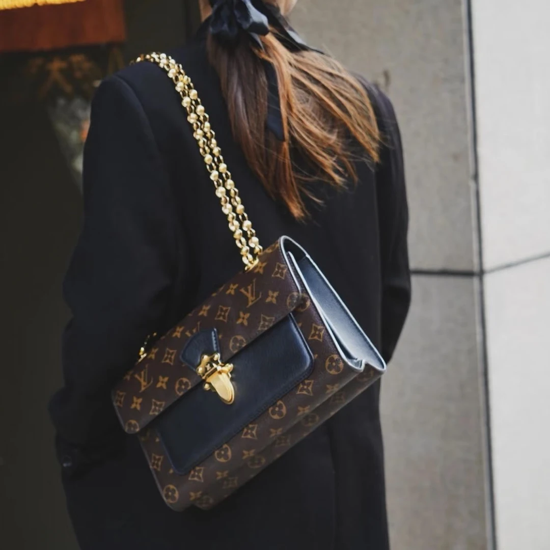 95新 LouisVuitton/路易威登 经典现代款维多利亚斜挎包全原时尚