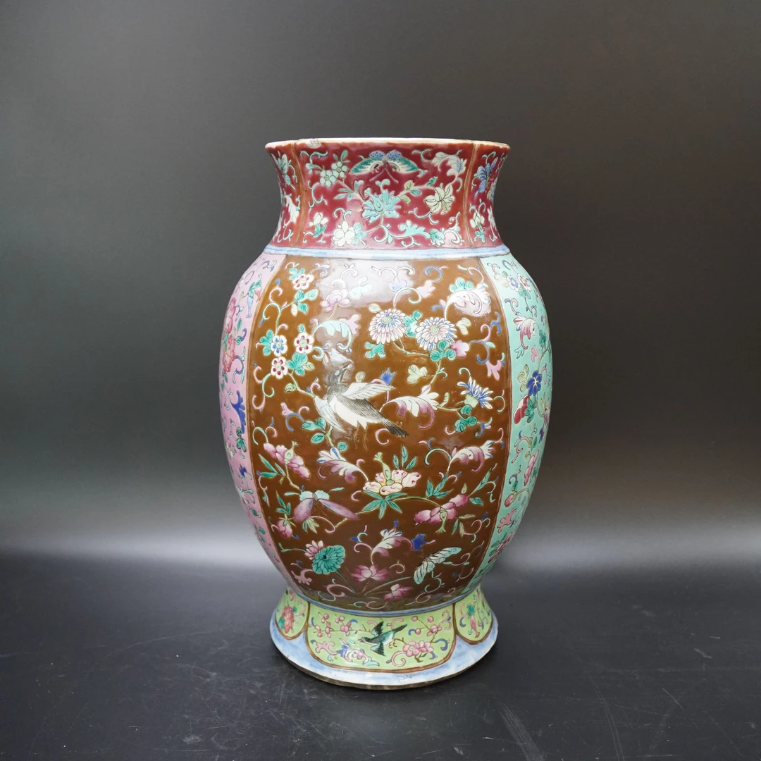 Lot.25090058 清光绪粉彩锦地花鸟尊 高:约35.7cm