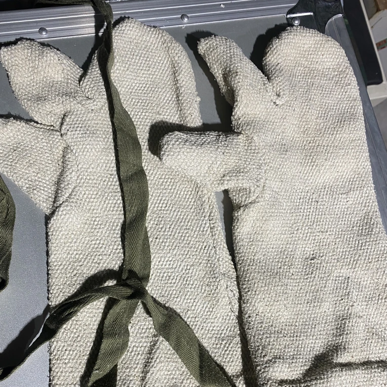 石棉防高温手套环境下工作