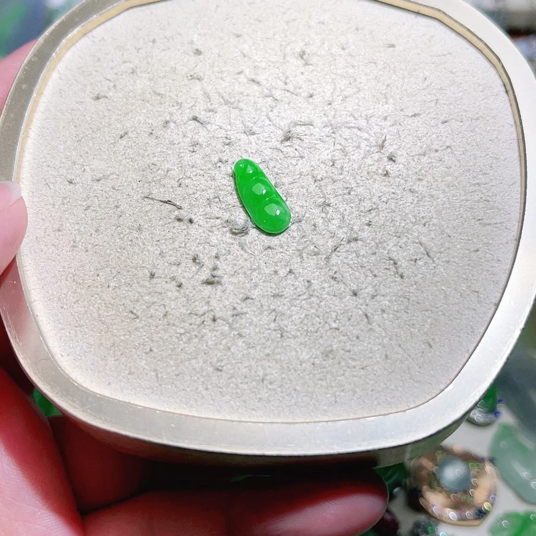 未镶嵌挂件翡翠裸石