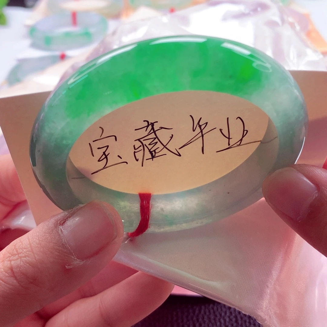 蕾***嘉翡翠未镶嵌手镯师妹55冰透正阳绿行家货