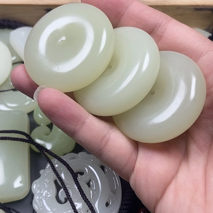 和田玉（糖玉）未镶嵌挂件