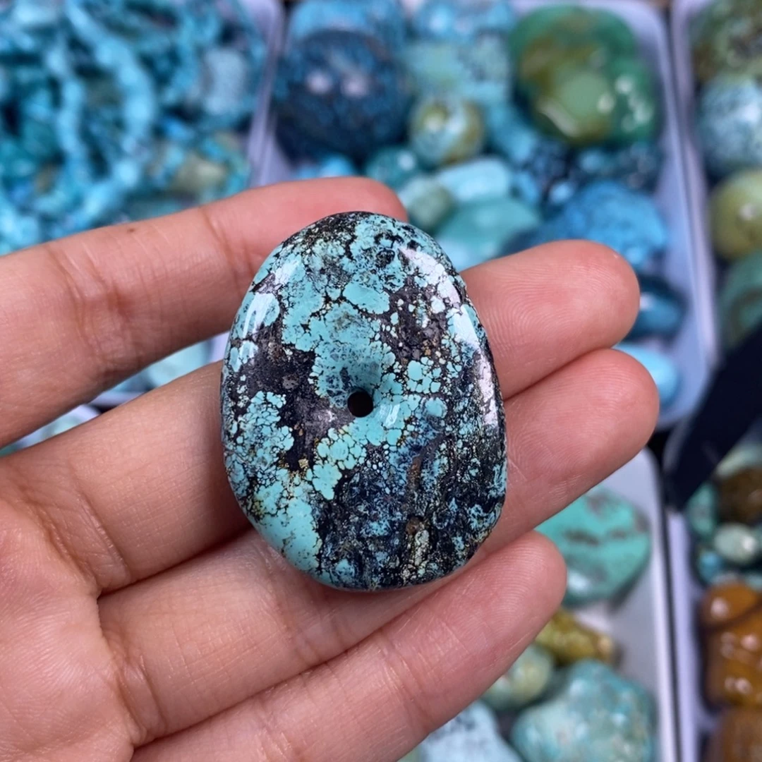 绿松石未镶嵌颈饰