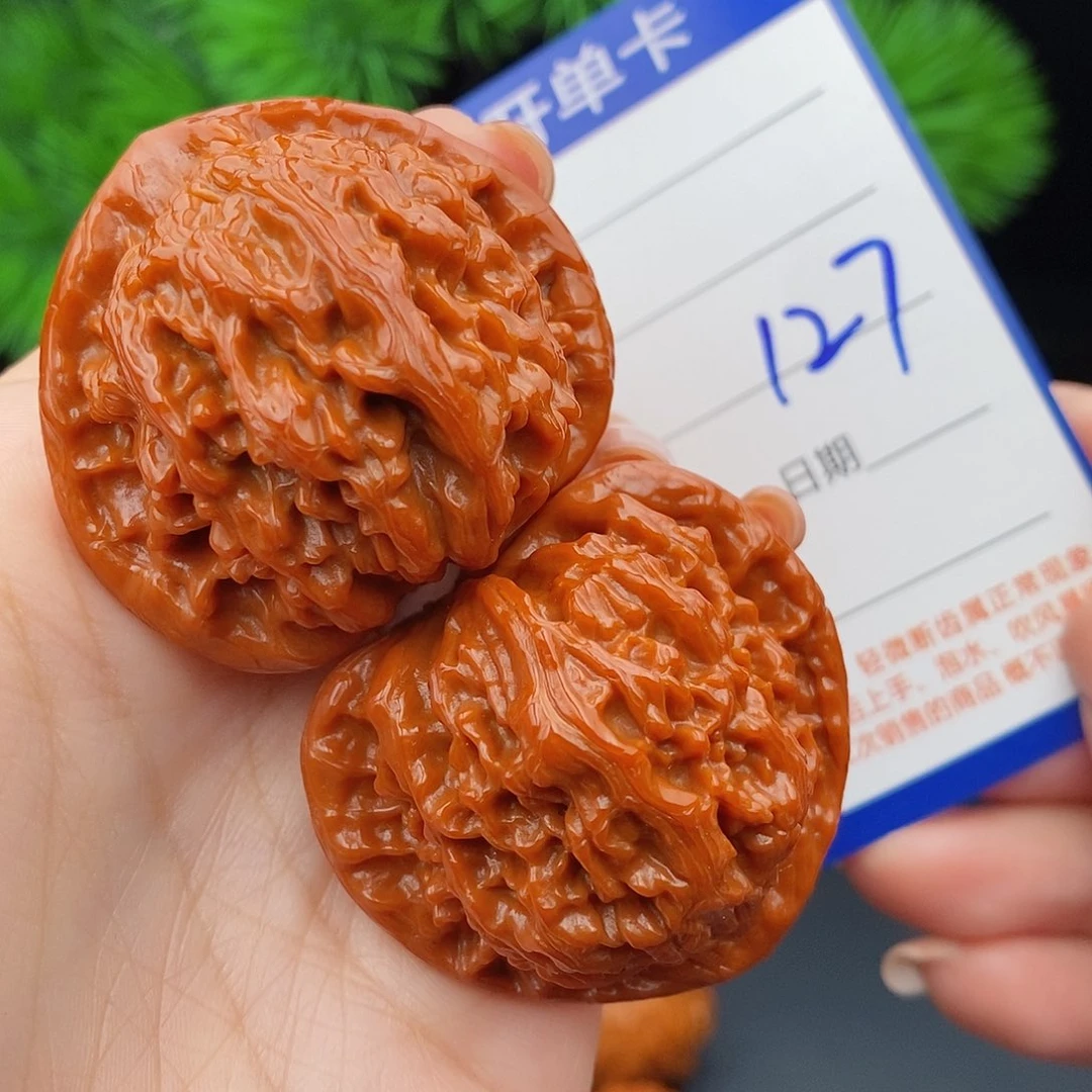 文玩核桃把件43红狮子127