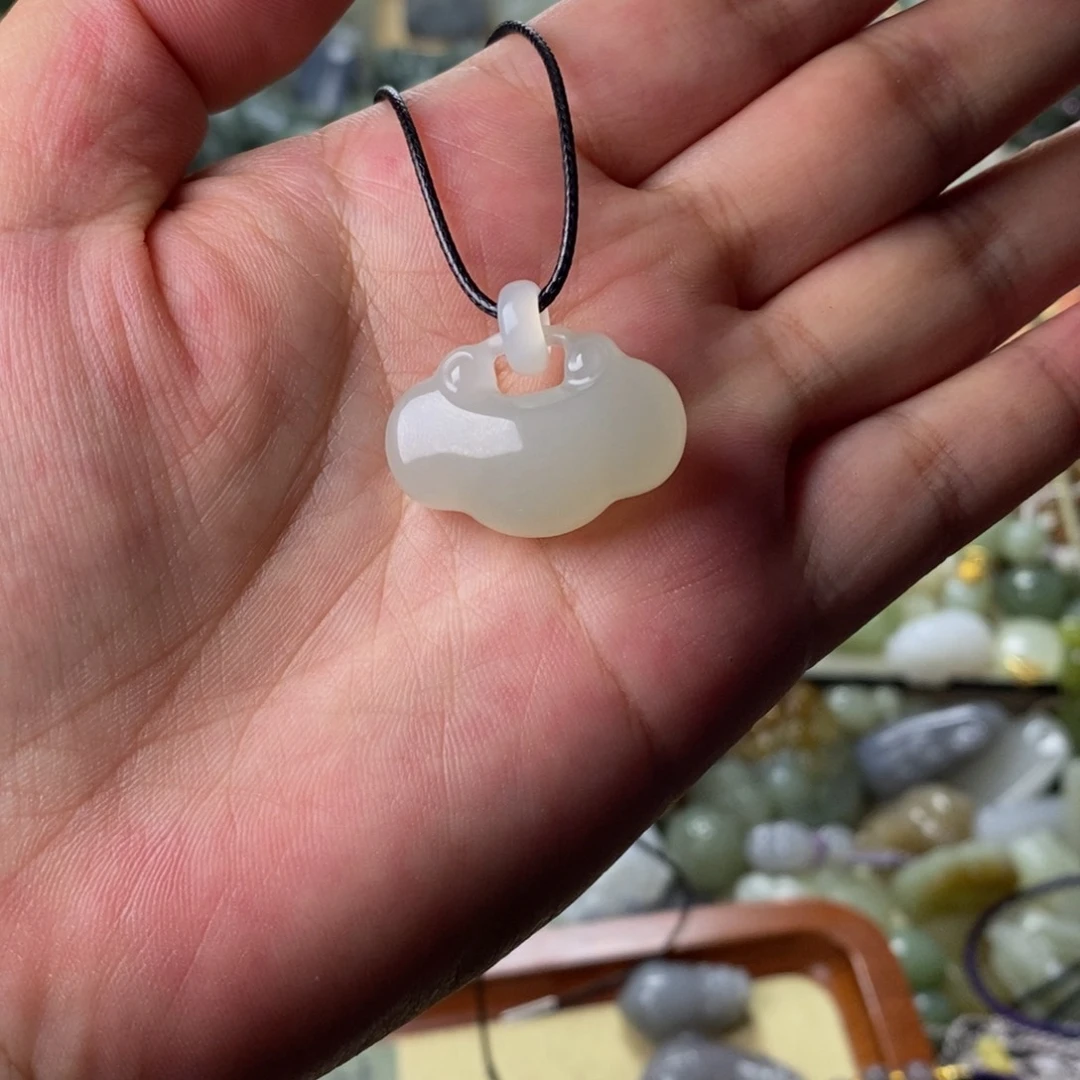 和田玉未镶嵌颈饰小**咩