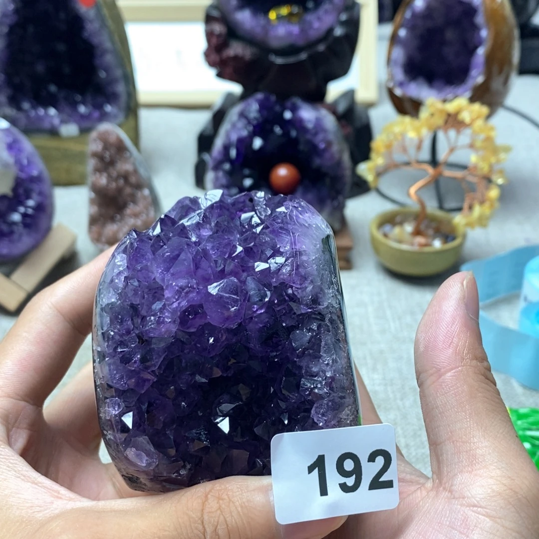 未镶嵌水晶大型摆件（非配饰）