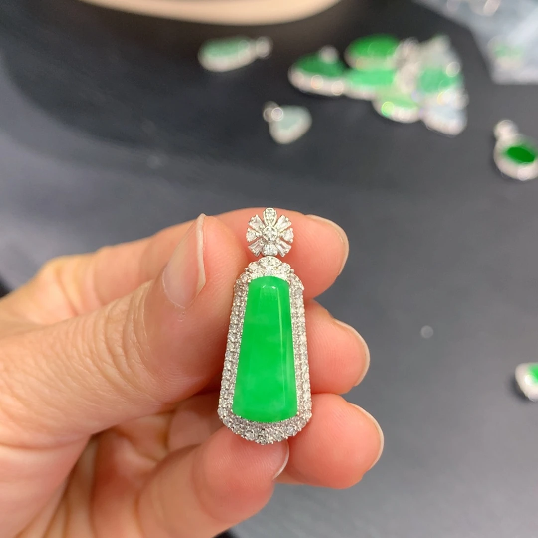 翡翠18K金镶嵌吊坠(不含链)